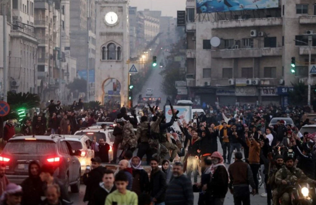 Suriye'de bugün: Silahlı gruplar Humus'a girdi, rejim güçleri Deyrizor'u YPG'ye devretti - Resim : 1