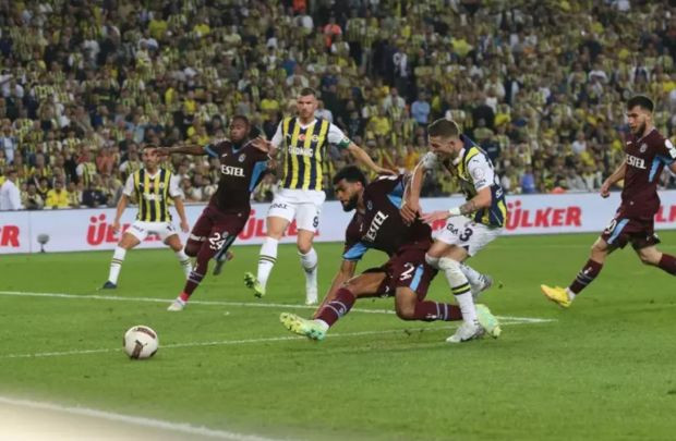 Fenerbahçe - Trabzonspor maçında tartışmalı pozisyonlar! - Resim : 2