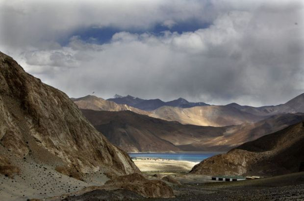 Himalayalar'da çığ düşmesi sonucu 10 dağcı öldü, 11 dağcı kayıp - Resim : 1