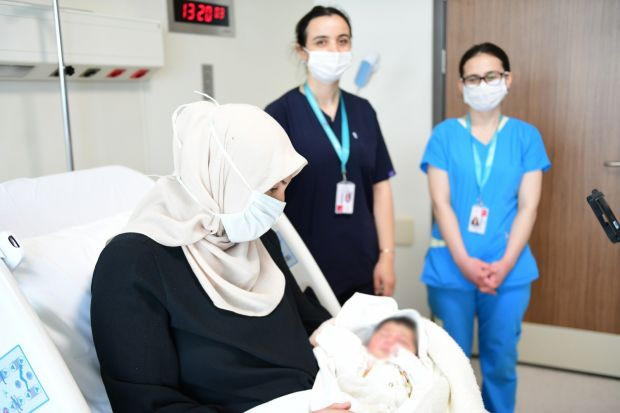 Çam ve Sakura Şehir Hastanesi'nin ilk bebeği “Defne Sakura” dünyaya geldi - Resim : 1