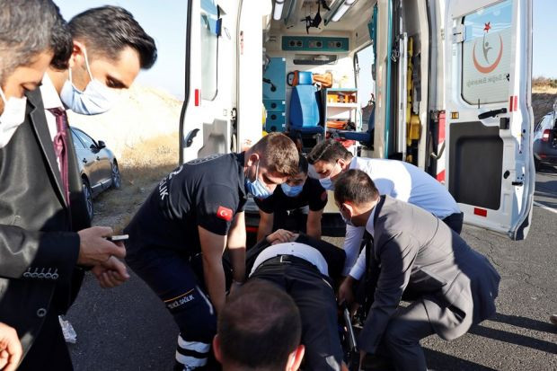 Bakan Karaismailoğlu'nun konvoyunda kaza: 2 yaralı - Resim : 1