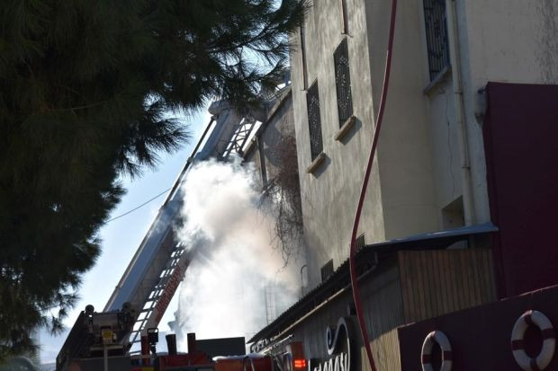 İzmir Kemeraltı Çarşısı'nda yangın - Resim : 1