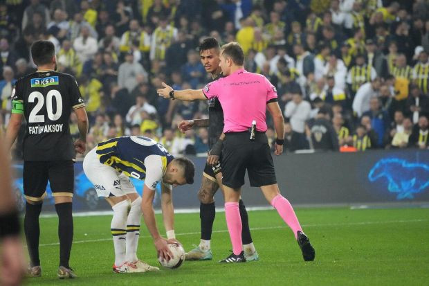 Gerilim artıyor: Galatasaray'dan Fenerbahçe'ye sert sözler - Resim : 1