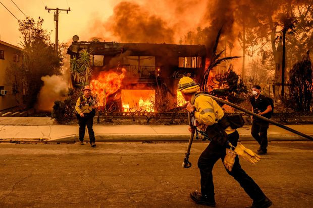 ABD'de can kaybı artıyor! Alevler Los Angeles'ı yutmaya devam ediyor... - Resim : 2