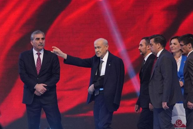 Bahçeli yeniden MHP Genel Başkanı seçildi Bahçeli'den Erdoğan'a: Ayrılamazsın, Türk milletini yalnız bırakamazsın - Resim : 1