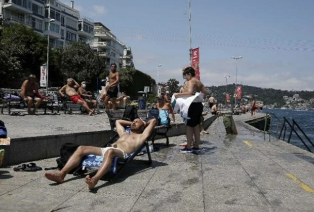 İstanbullu yandı! Sıcaklık 42 dereceye ulaştı - Resim : 2