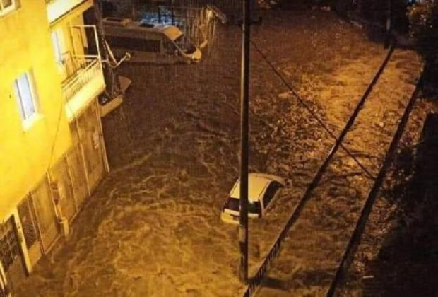 İzmir'de sel kâbusu! Çığlıkları duyan yardımına koştu - Resim : 1