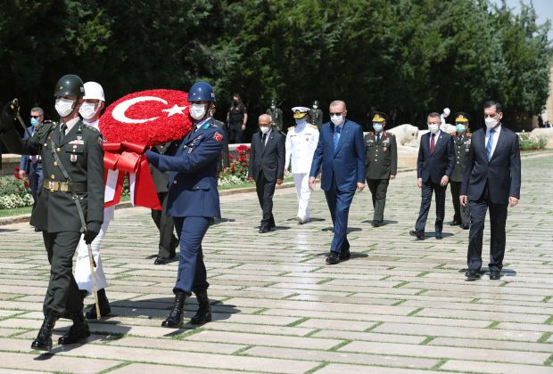 Cumhurbaşkanı Erdoğan ve YAŞ üyeleri Anıtkabir'de - Resim : 1