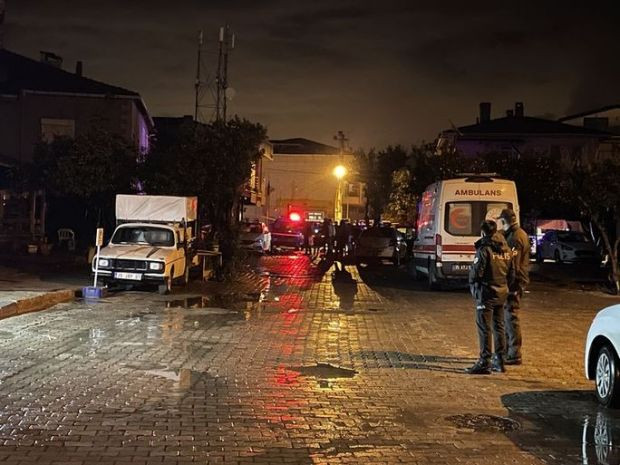 İzmir'de sokakta yürüyen 2 kişi öldürüldü - Resim : 1