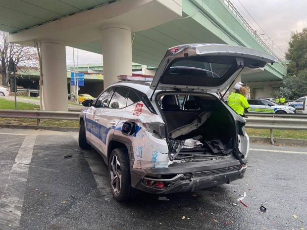 Trafik ekibine İETT otobüsü çarptı: 1 polis memuru şehit oldu - Resim : 1