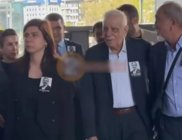 Sırrı Süreyya Önder'e veda: Ceren Önder Kandemir AKM'de gözyaşlarına boğuldu: Son mektubu okudu - Resim : 1