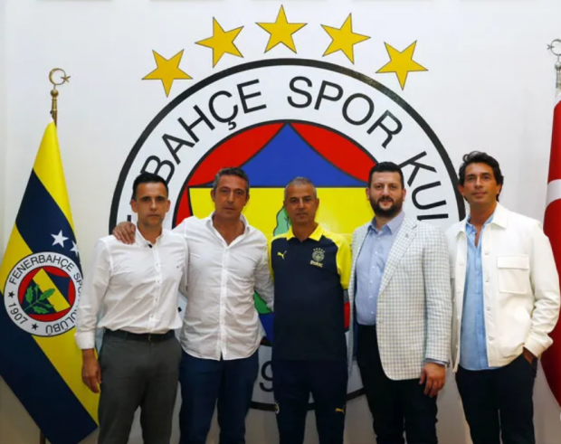 Fenerbahçe Başkanı Al Koç'un İsmail Kartal ile verdiği poz sosyal medyada tartışma konusu oldu - Resim : 1