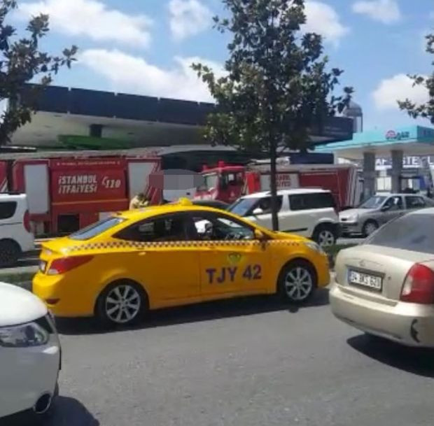 Gaziosmanpaşa'da yolcu otobüsü benzinliğe daldı! Faciadan dönüldü - Resim : 2