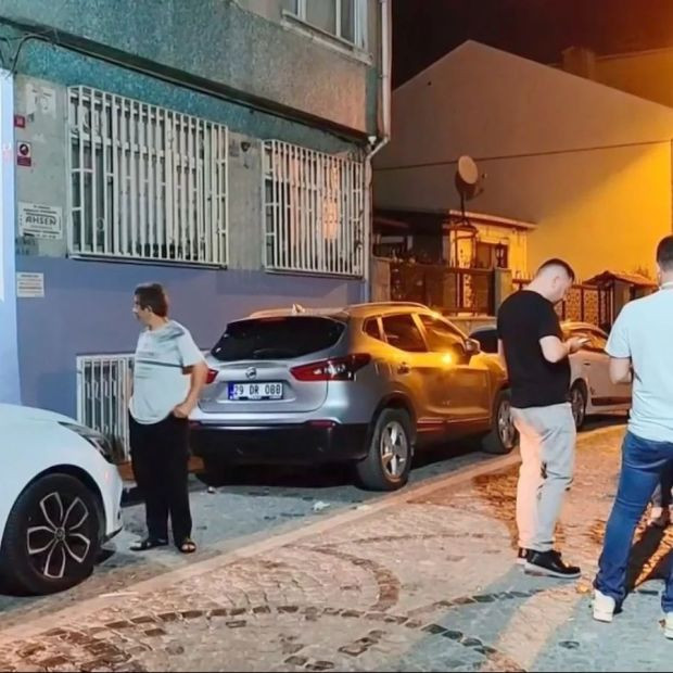 İstanbul’da intihar eden polisin evinden vahşet çıktı! "Sabah öğürme sesi geldi gece silah sesi" - Resim : 2