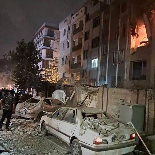 İsrail’in saldırıları İran’ı sarsıyor: 6 nükleer bilim insanı ve 20 komutan öldü - Resim : 2