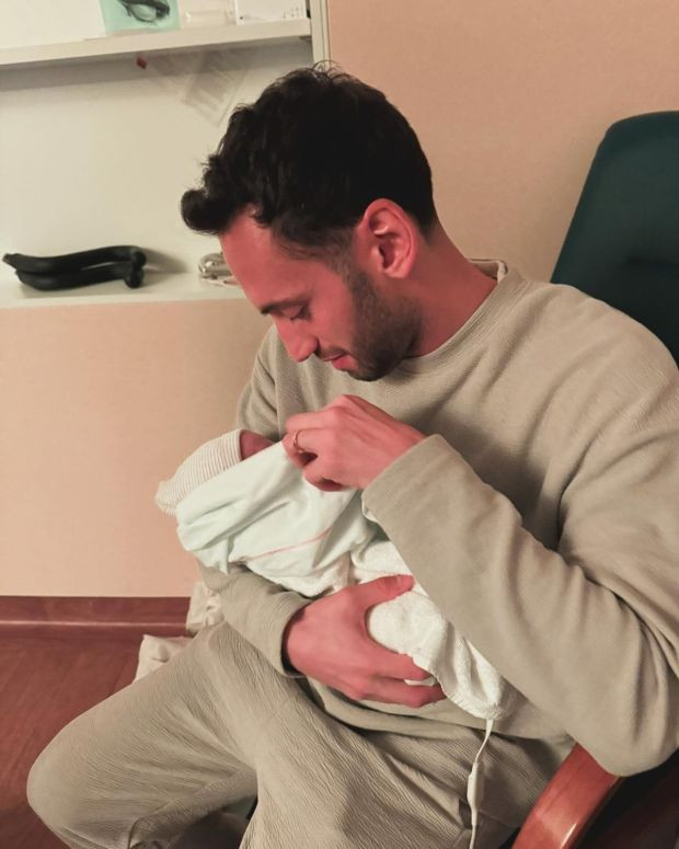 Hakan Çalhanoğlu üçüncü kez baba oldu! - Resim : 2