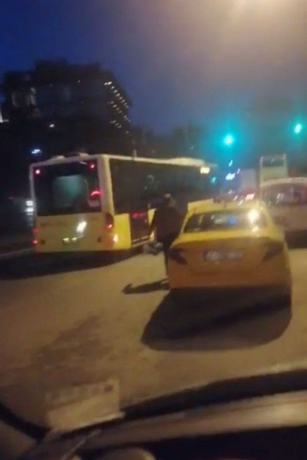 Kadın yolcuyu iterek yaralanmasına neden olan taksici yakalandı - Resim : 2