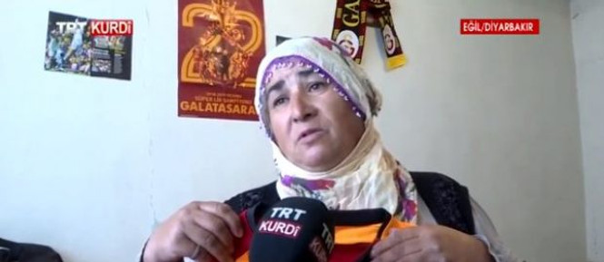HDP binası önünde nöbet tutan Diyarbakırlı anneden Galatasaray'a çağrı! - Resim : 1