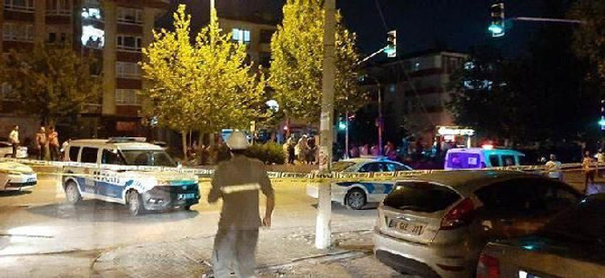 Ankara'da otomobil park halindeki kamyona çarptı - Resim : 1