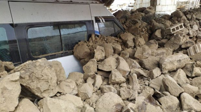 İran'da meydana gelen 5.9'luk deprem sonrası Van'da 9 kişi hayatını kaybetti - Resim : 2
