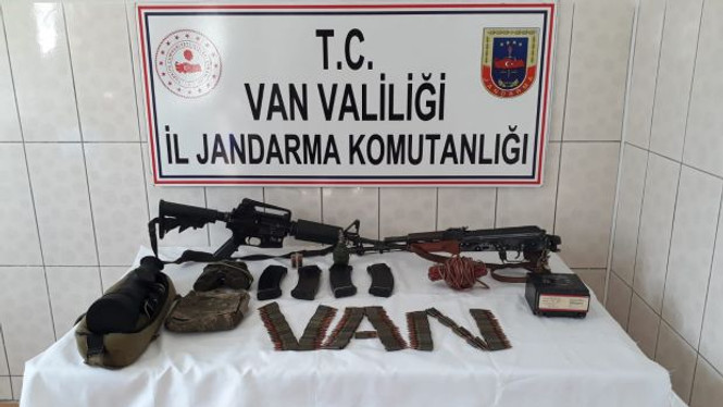 Van'da, PKK'ya ait silah ve mühimmat ele geçirildi - Resim : 1