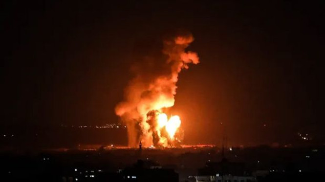 İsrail, uçakları Gazze'yi vurdu... - Resim : 1