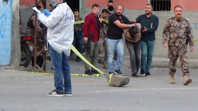 Diyarbakır'da iki aile arasında çatışma... - Resim : 2