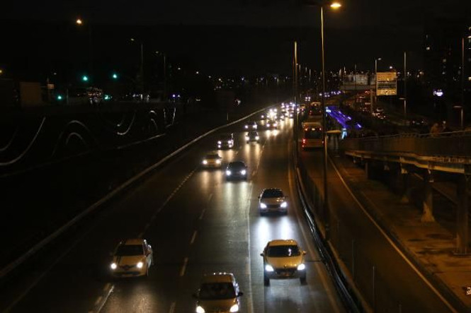 İstanbul'da 2020'nin ilk akşamı yollar boş kaldı, trafik yoğunluğu yüzde 26 - Resim : 1