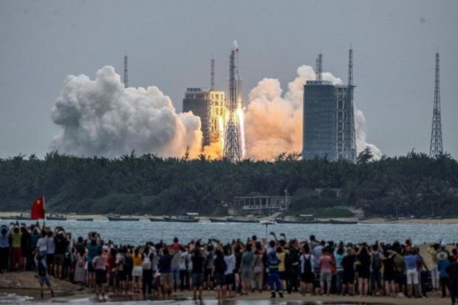 Çin roketi Hint Okyanusu'na düştü - Kontrolden çıkmıştı; Dünya rahat bir nefes aldı - Resim : 1