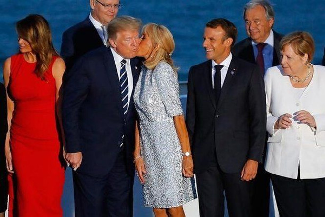 G-7 zirvesine Macron'un eşinin Trump'ı öpmesi damga vurdu! - Resim : 1