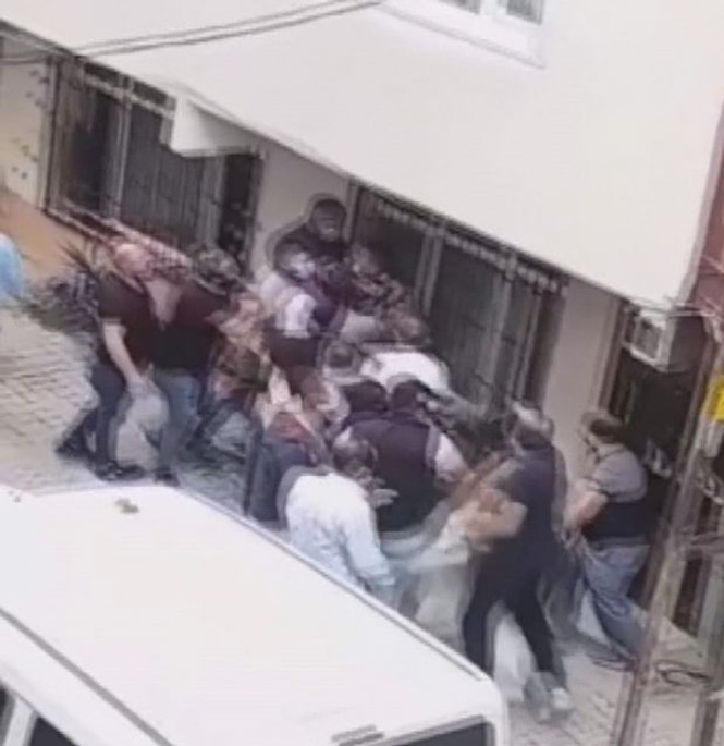 İstanbul'da taciz iddiası mahalleliyi sokağa döktü - Resim : 2