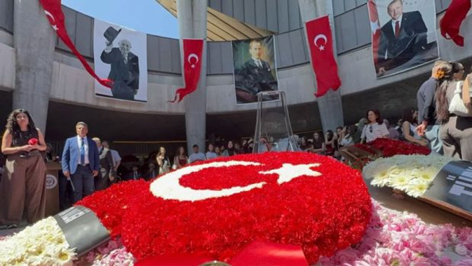Süleyman Demirel, mezarı başında anıldı - Resim : 1