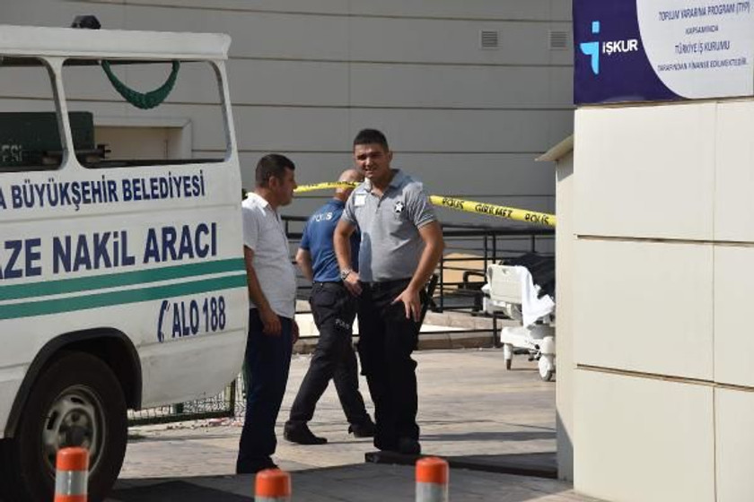 Antalya'da hastane bahçesindeki bankta ölü bulundu - Resim : 1