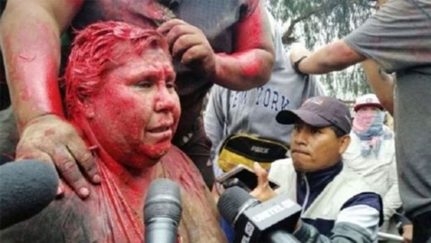 Bolivya'da belediye başkanını kaçırıp sokakta eziyet ettiler - Resim : 2