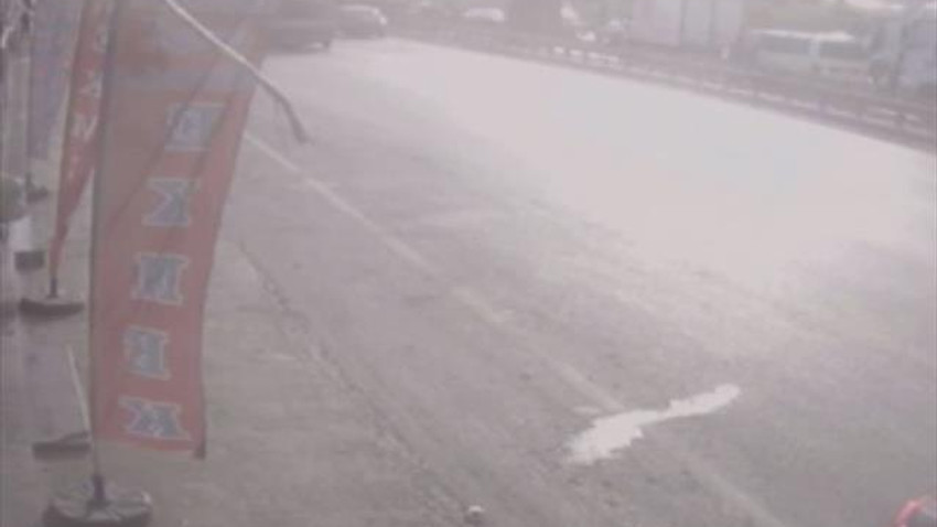 Sultangazi’de beton mikserinin devrilme anı kamerada