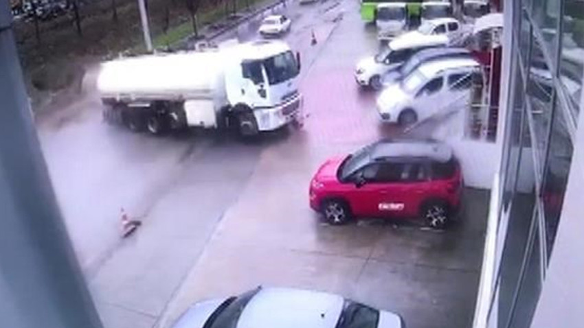 Kontrolden çıkan tanker araçların arasına daldı