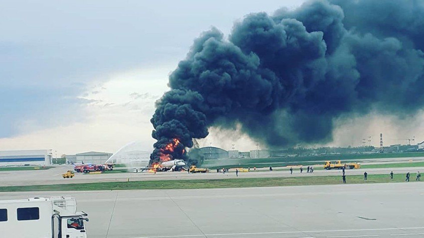 Rusya'da acil iniş yaparken yanan uçakta 41 kişi öldü, 37 kişi kurtarıldı