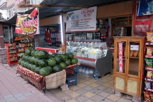 3 kişi marketin önüne tuvaletini yapıp karpuz çaldı: 'Dükkanın kenarına işemeleri insanlığa yakışmaz' - Sayfa 2