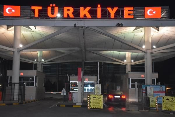 Yurt dışından gelenlere &quot;PCR testi ibrazı zorunluluğu&quot; uygulaması