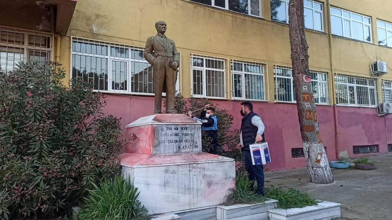 Tekirdağ'da Atatürk heykeline çirkin saldırı - F5Haber