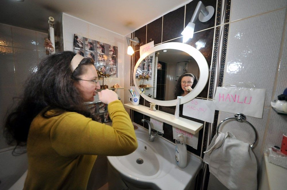 Bitkisel hayata girip hafızası silinen kızına, her şeyi Bitkisel hayata girip hafızası silinen kızına, her şeyi