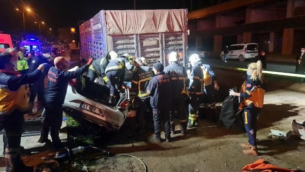 Otomobil, TIR'ın altına girdi - Tüyler ürperten kaza; 3 kişi hayatını kaybetti - Sayfa 4