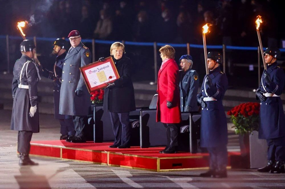 Almanya Başbakanı Merkel için askeri veda töreni düzenlendi - Sayfa 2