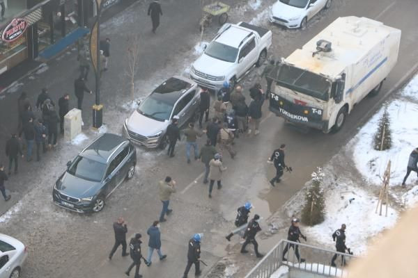 Yüksekova’da iki grup arasında çıkan kavgada 4 kişi yaralandı - Sayfa 1