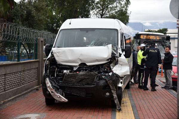 Antalya'da özel halk otobüsü, 9 araca çarptı; koruma polisi dahil 5 yaralı - Sayfa 3