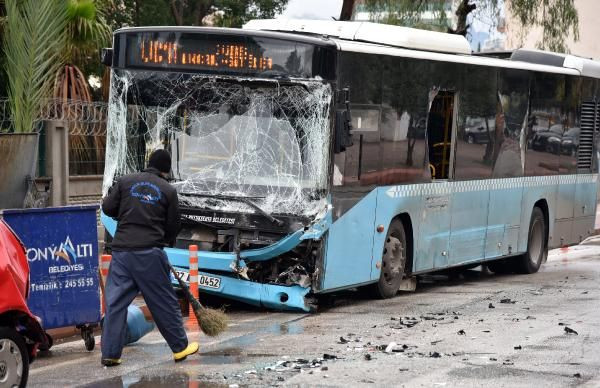 Antalya'da özel halk otobüsü, 9 araca çarptı; koruma polisi dahil 5 yaralı - Sayfa 4