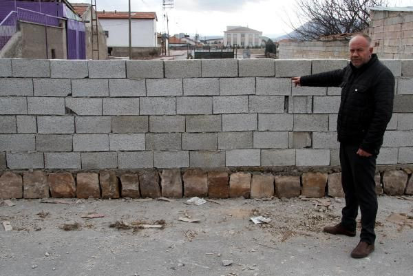 Kayseri'de yaşayan Mehmet Yeşildağ, benim arazim dediği yolun yarısına duvar ördü - Sayfa 4
