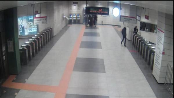 Metro saldırganının yeni görüntüleri ortaya çıktı - Sayfa 2