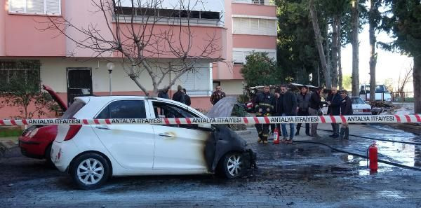 Antalya'da araçta çıkan yangın 2 otomobili kullanılamaz hale getirdi - Sayfa 4