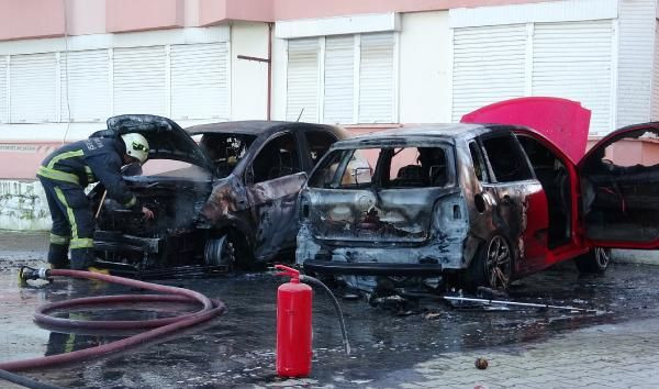 Antalya'da araçta çıkan yangın 2 otomobili kullanılamaz hale getirdi - Sayfa 2